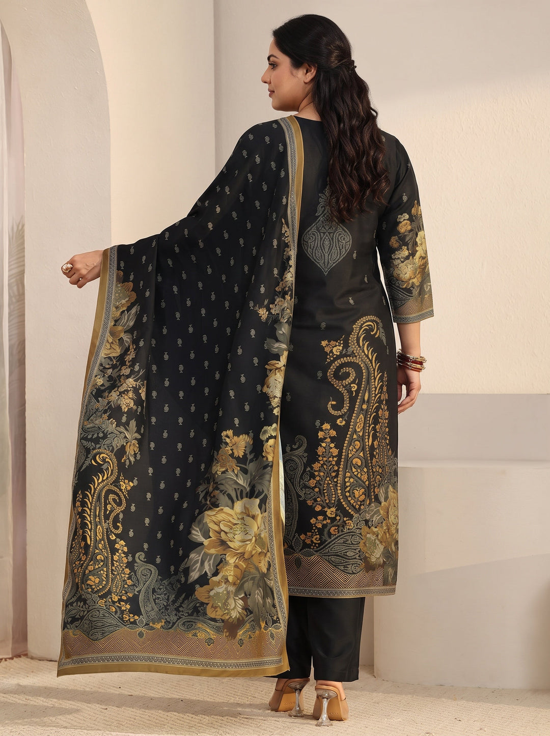 Plus Size Black Floral Printed Muslin Straight Suit Set