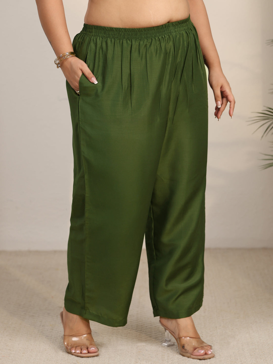 Plus Size Olive Green Printed Muslin Straight Suit Set