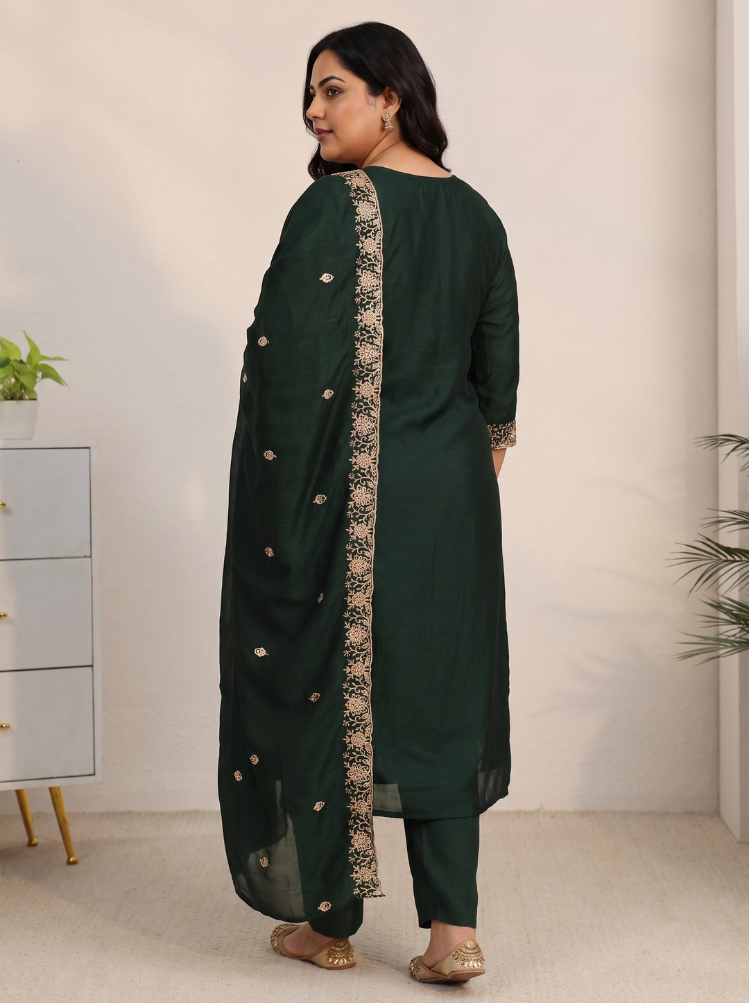 Plus Size Dark Green Floral Embroidered Silk Blend Straight Suit Set
