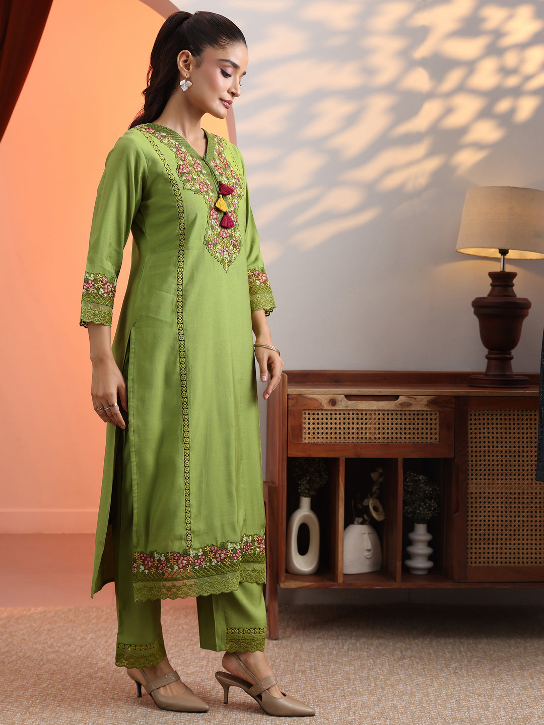 Green Embroidered Silk Blend Straight Suit Set With Dupatta
