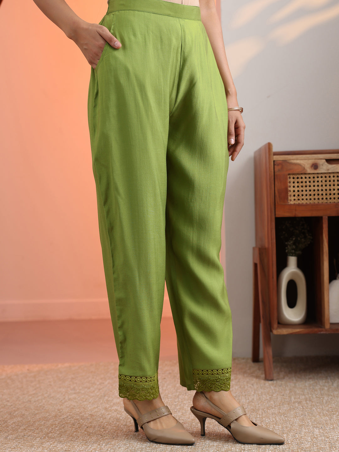 Green Embroidered Silk Blend Straight Suit Set With Dupatta