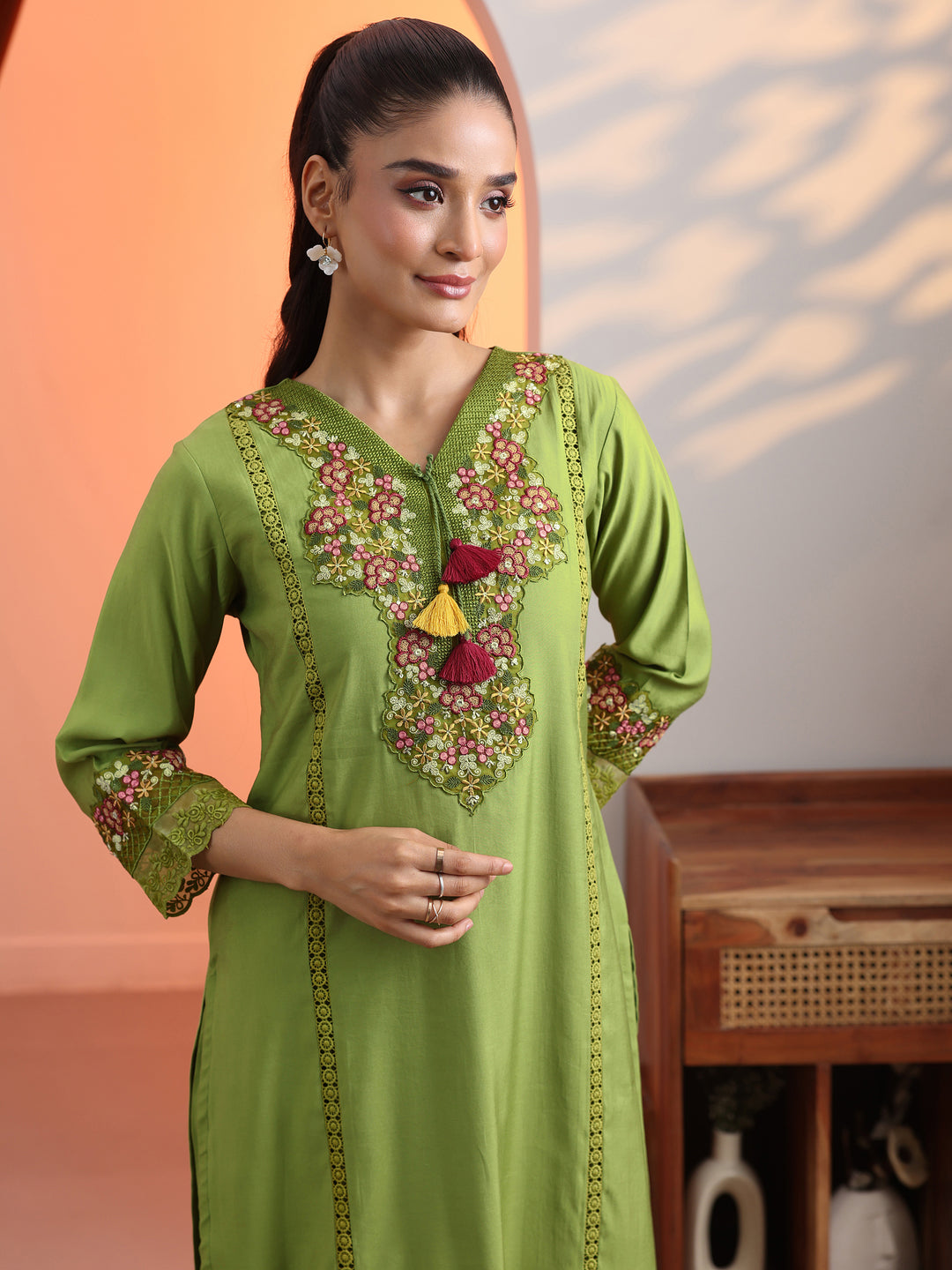 Green Embroidered Silk Blend Straight Suit Set With Dupatta