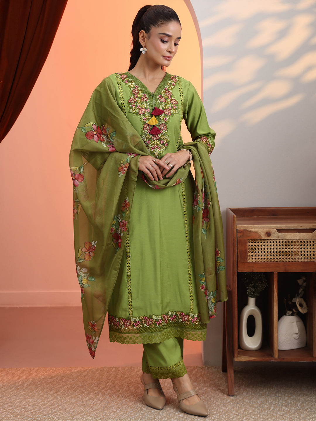 Green Embroidered Silk Blend Straight Suit Set With Dupatta