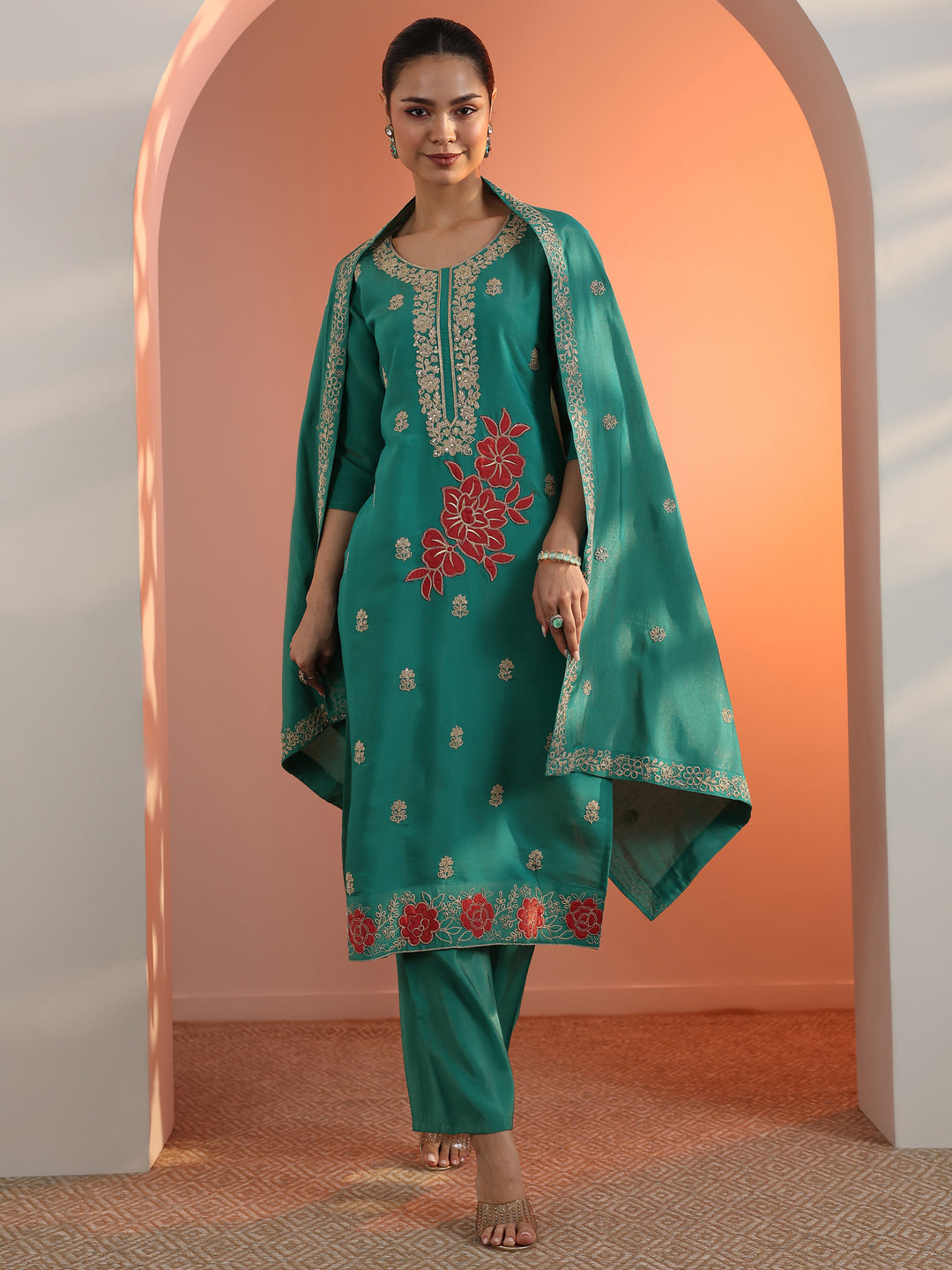 Green Embroidered Silk Blend Straight Suit Set With Dupatta