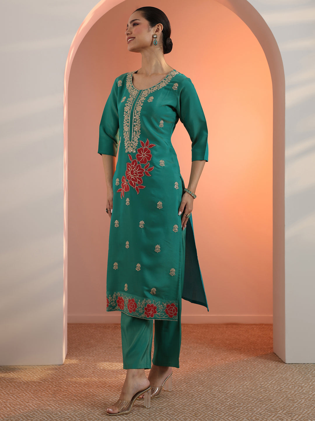 Green Embroidered Silk Blend Straight Suit Set With Dupatta