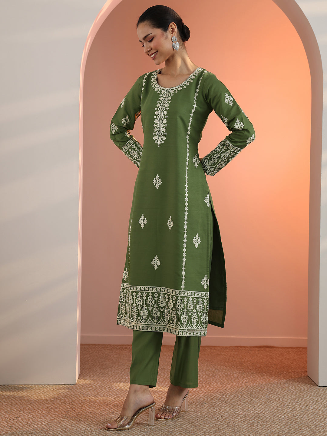 Green Embroidered Silk Blend Straight Suit Set With Dupatta