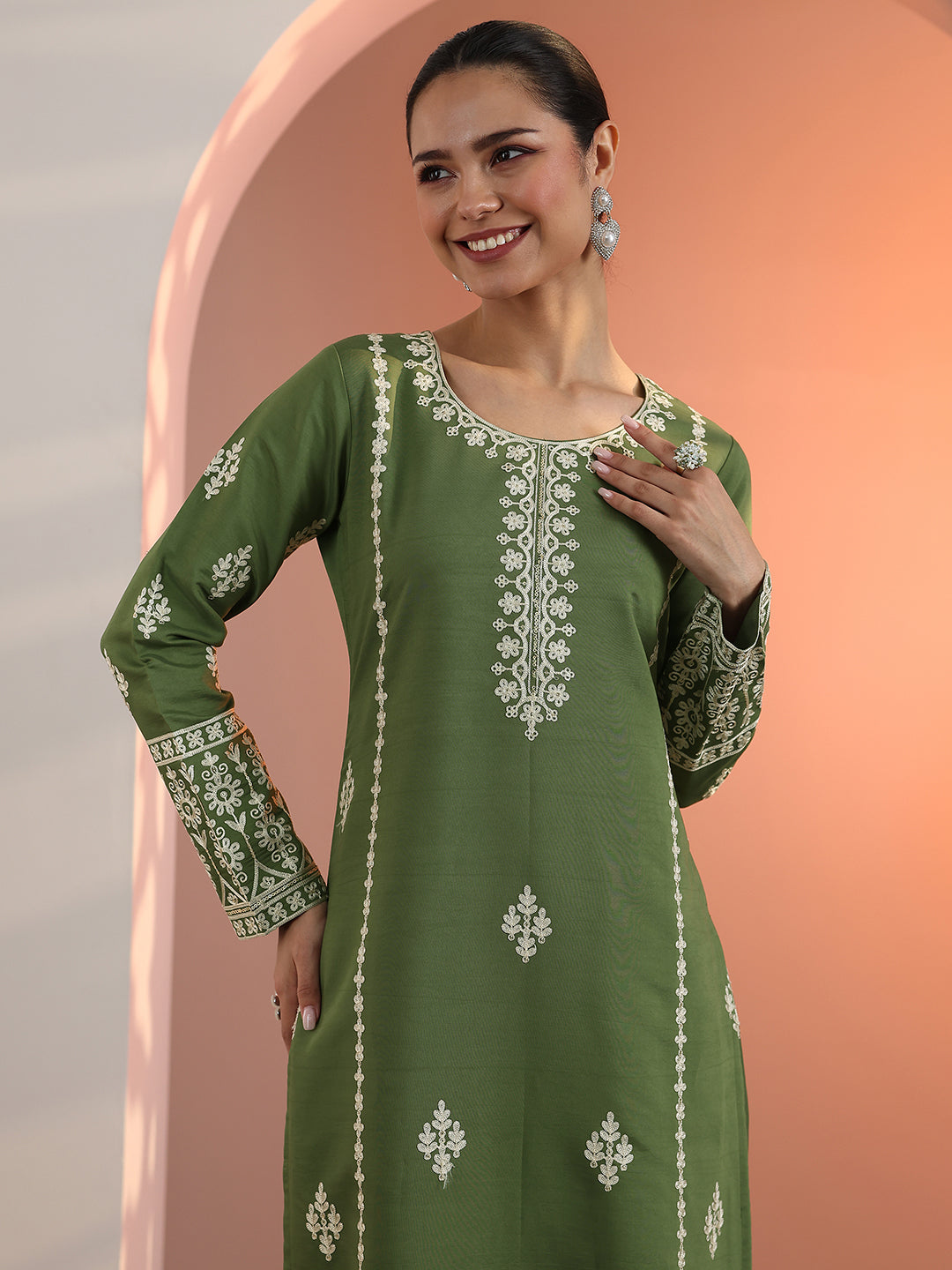 Green Embroidered Silk Blend Straight Suit Set With Dupatta