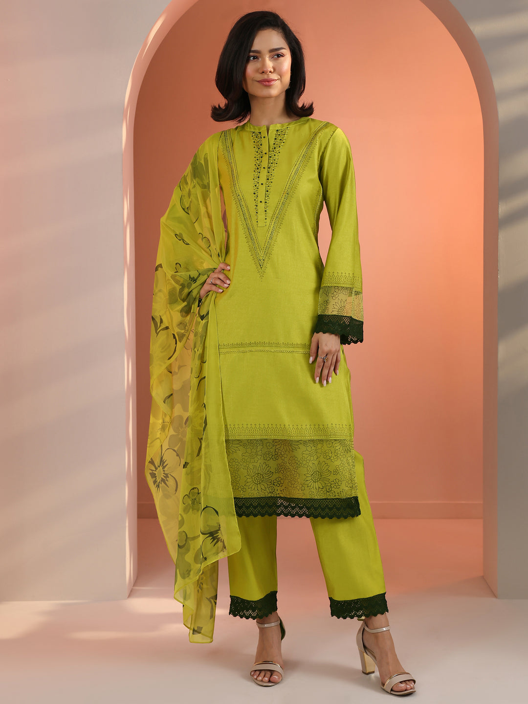 Green Embellished Silk Blend Straight Suit Set With Dupatta