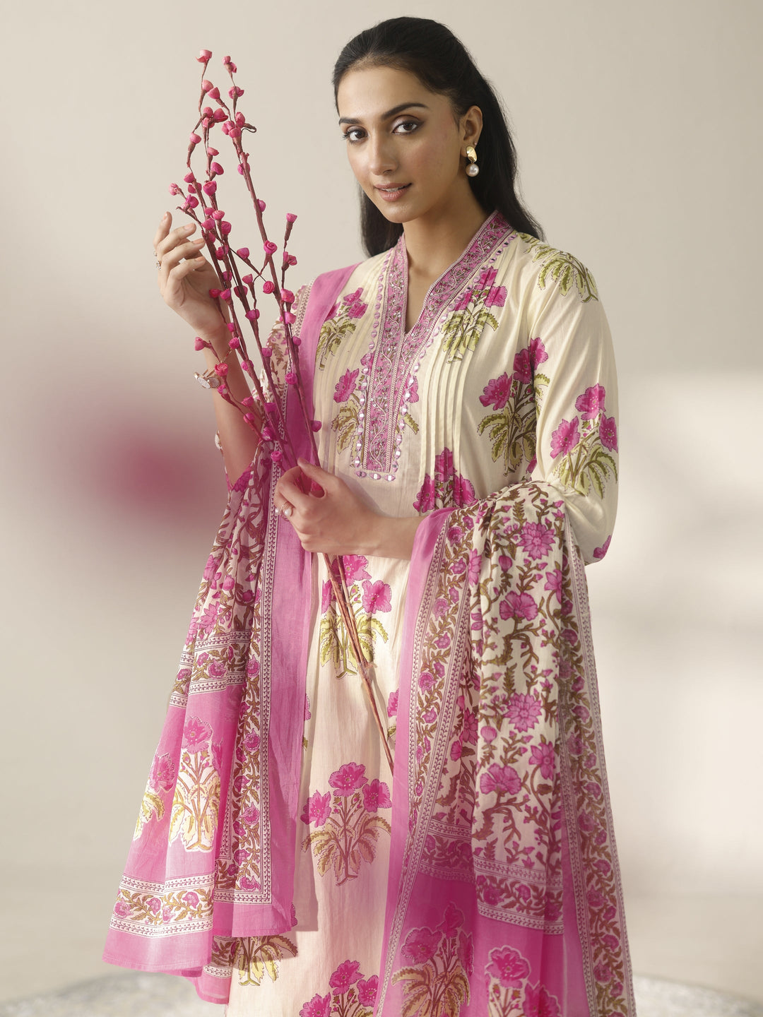 Off white Printed Cotton Straight Suit Set With Dupatta