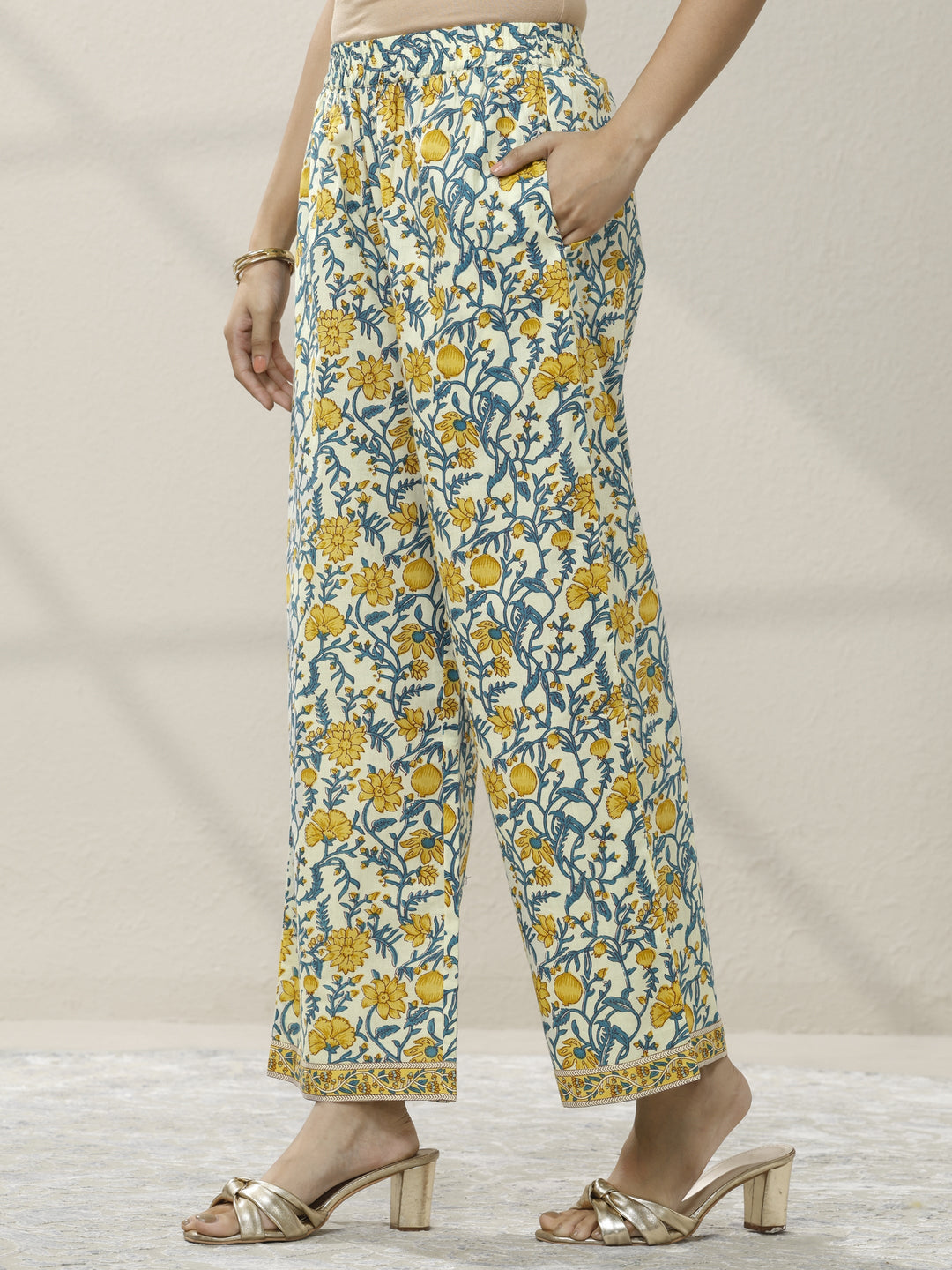 Off white Printed Cotton Straight Suit Set With Dupatta