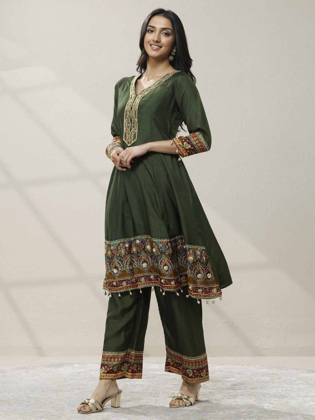 Green Embroidered Silk blend Anarkali Suit Set With Dupatta