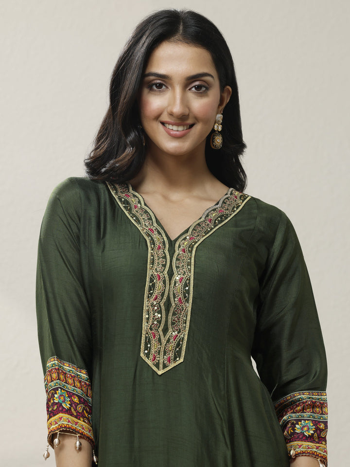 Green Embroidered Silk blend Anarkali Suit Set With Dupatta