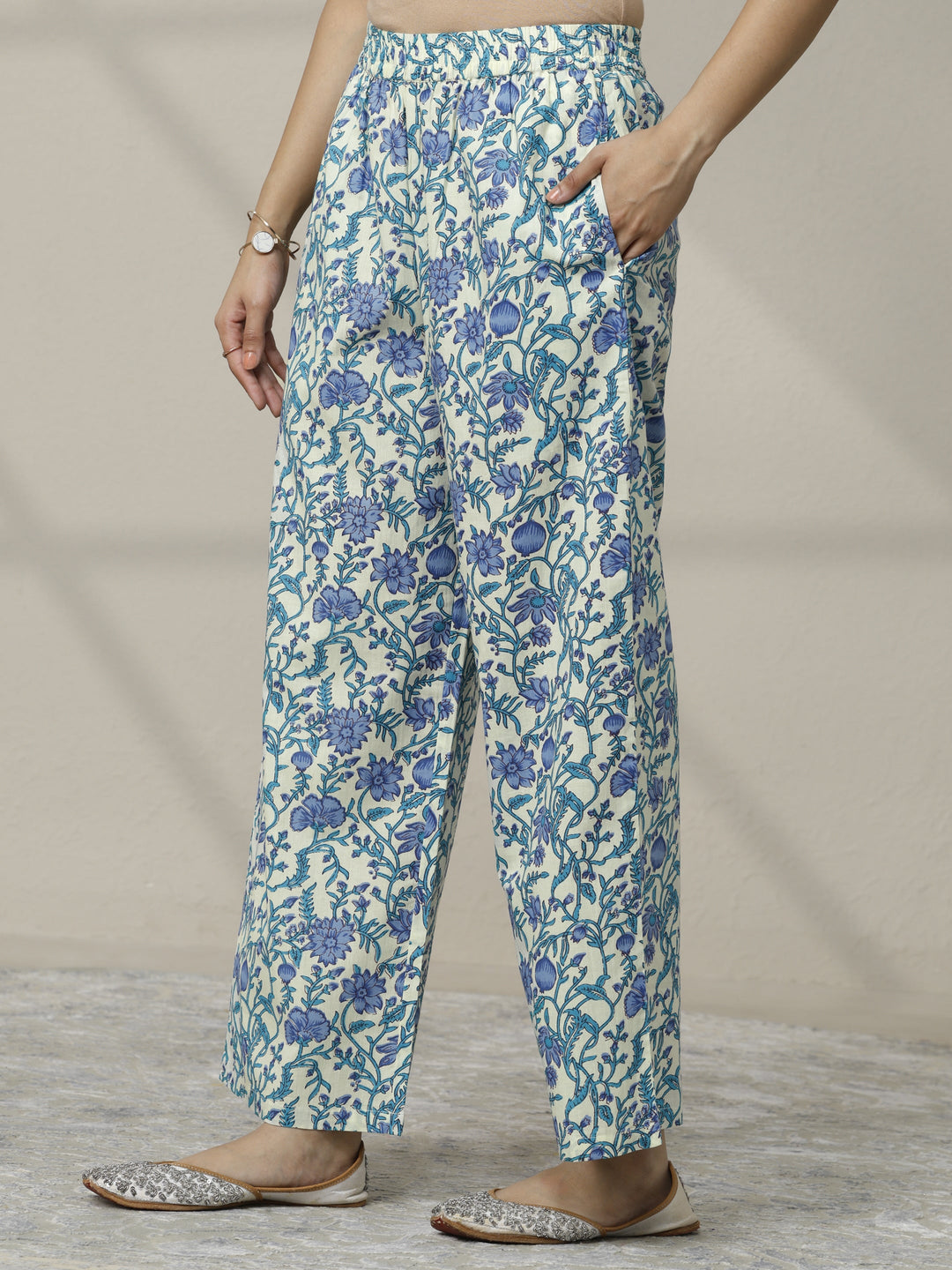 Off white Printed Cotton Straight Suit Set With Dupatta