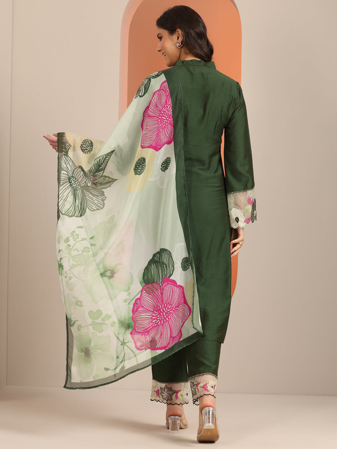 Green Embroidered Silk Blend Straight Suit Set With Dupatta