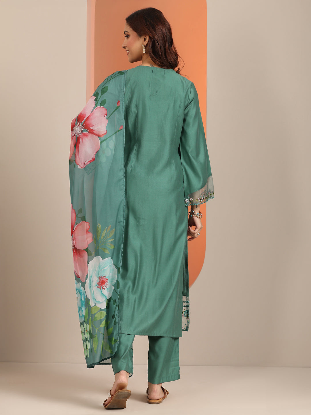 Green Embroidered Silk Blend Straight Suit Set With Dupatta