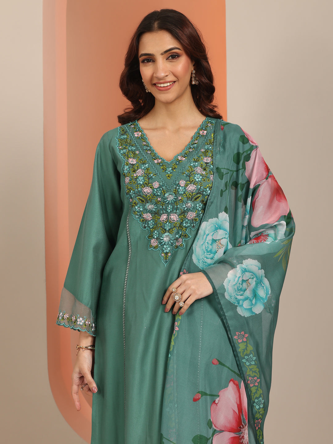 Green Embroidered Silk Blend Straight Suit Set With Dupatta