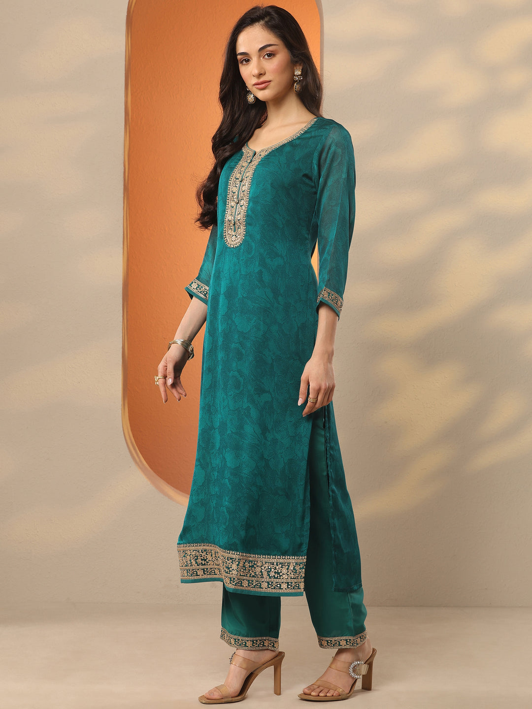 Green Embroidered Silk Blend Straight Suit Set With Dupatta