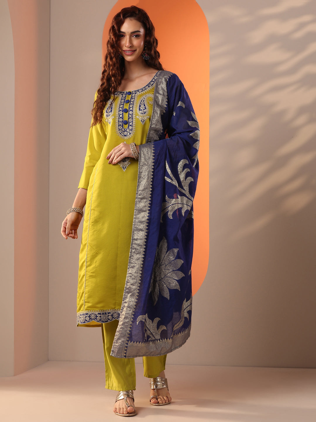 Green Embroidered Silk Blend Straight Suit Set With Dupatta