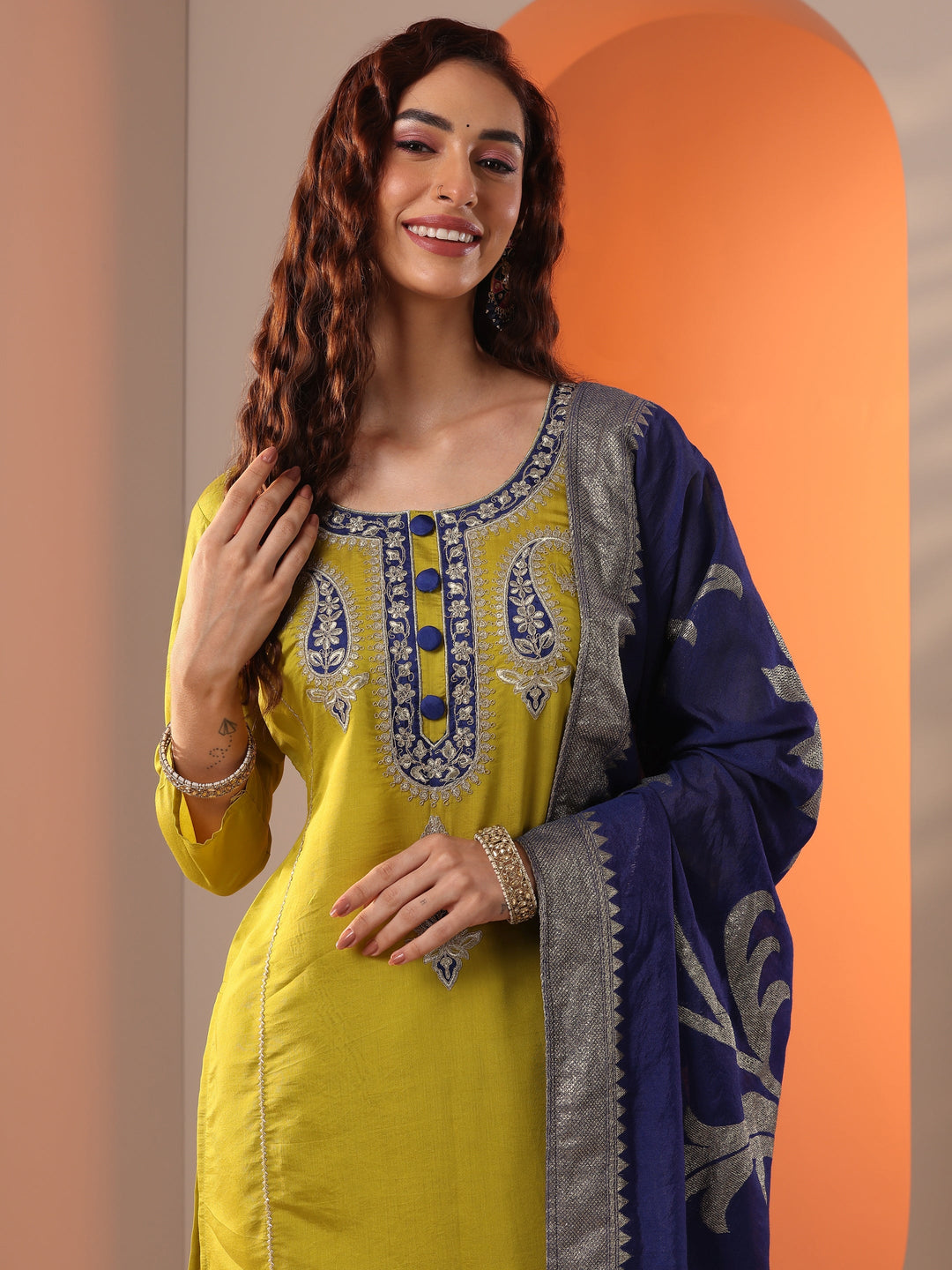 Green Embroidered Silk Blend Straight Suit Set With Dupatta