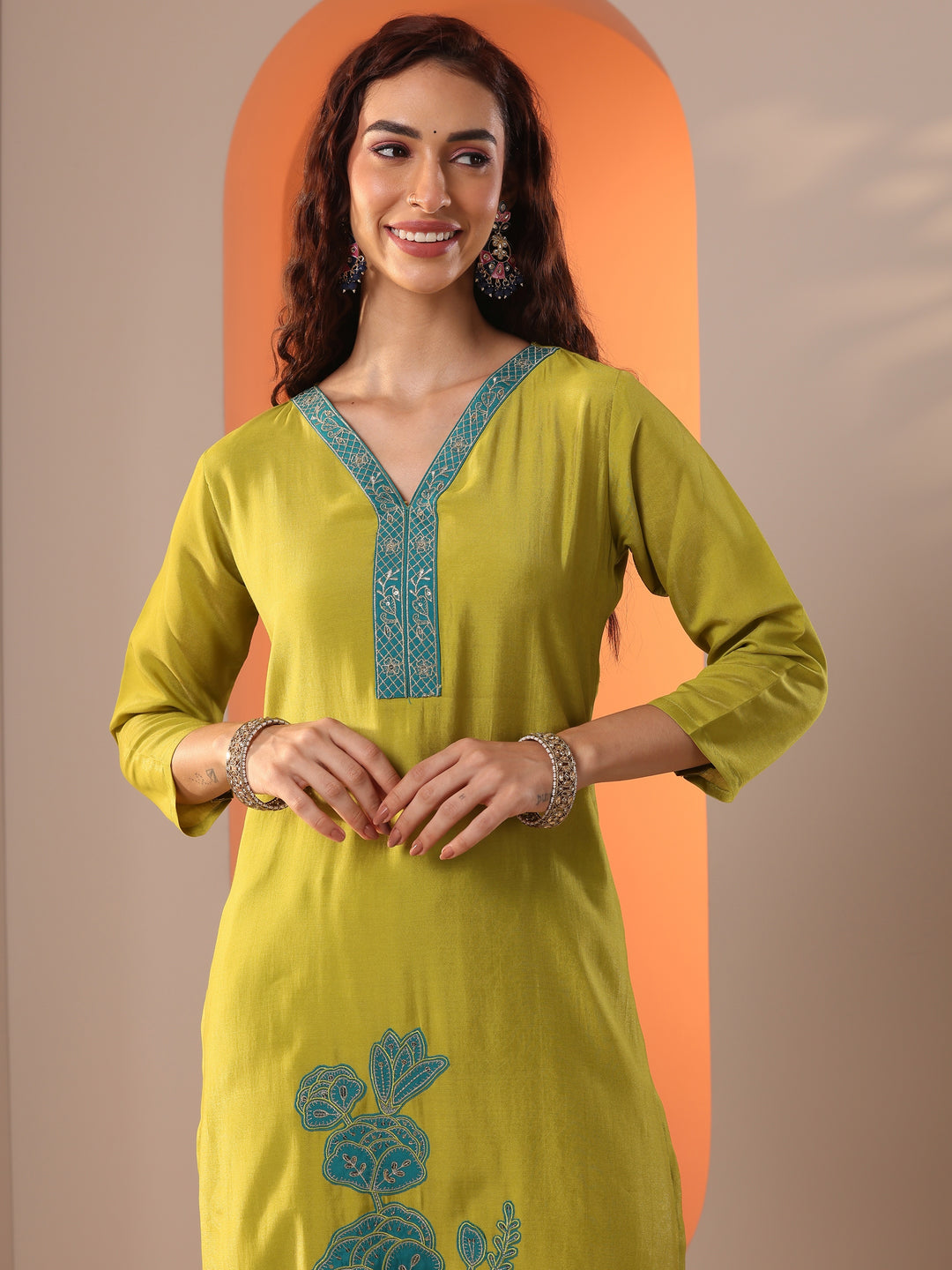 Green Embellished Silk Blend Straight Suit Set With Dupatta