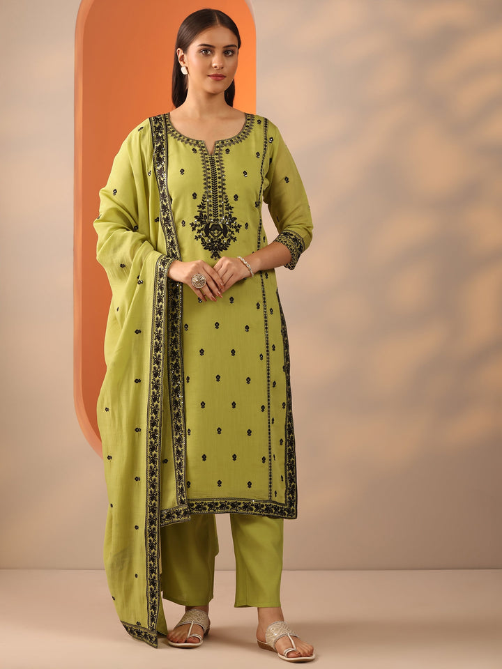 Green Embroidered Silk Blend Straight Suit Set With Dupatta