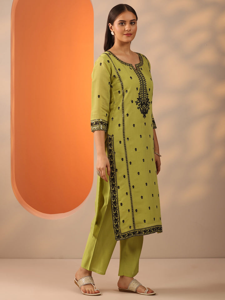 Green Embroidered Silk Blend Straight Suit Set With Dupatta