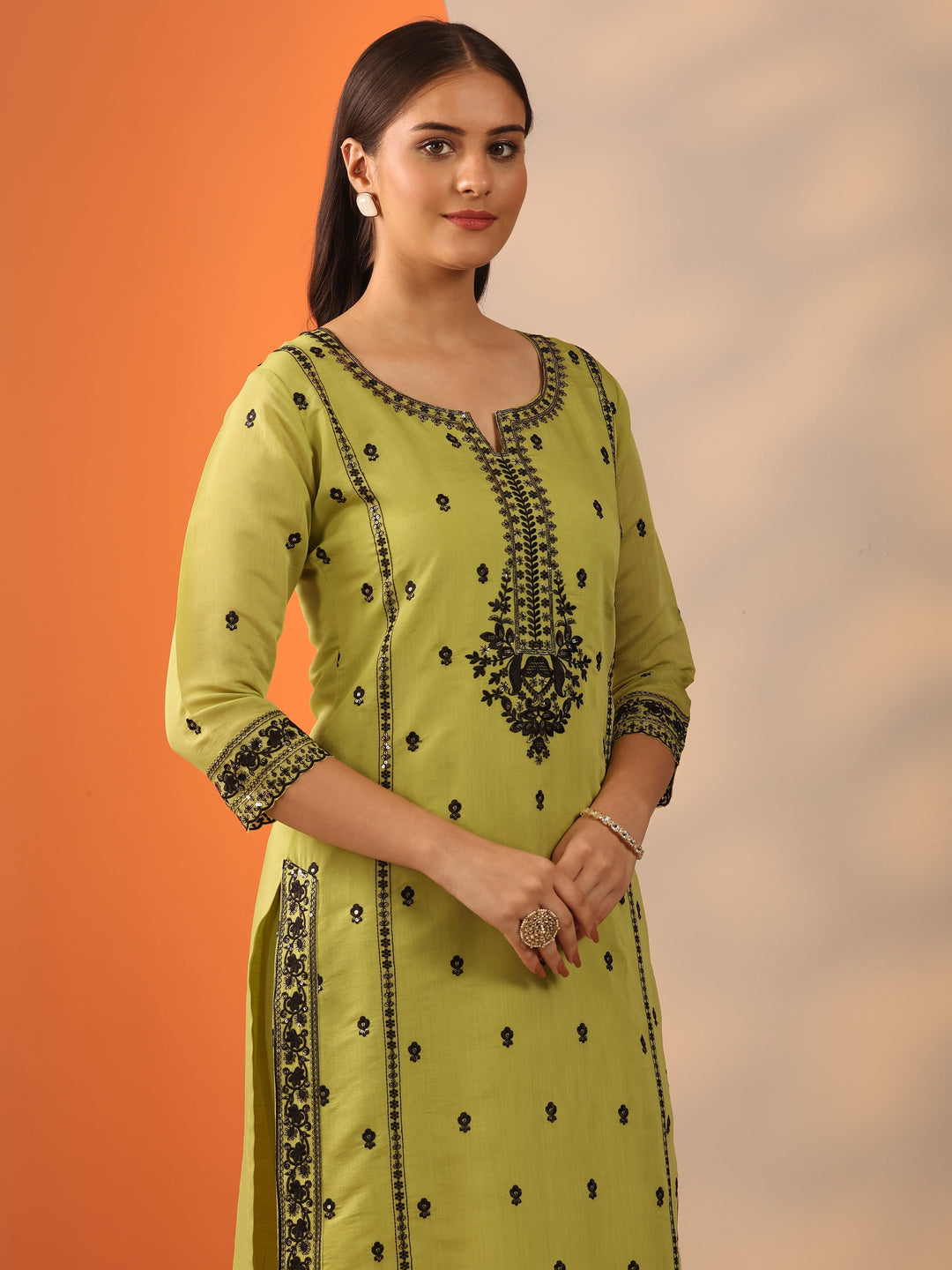 Green Embroidered Silk Blend Straight Suit Set With Dupatta