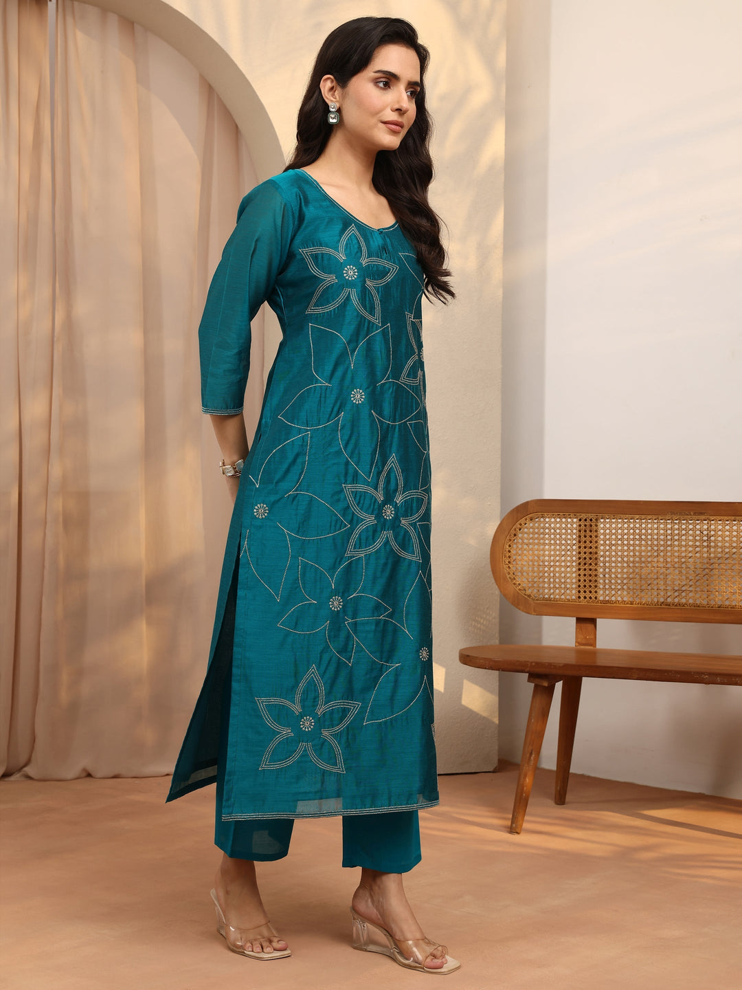 Green Embroidered Silk Blend Straight Suit Set With Dupatta