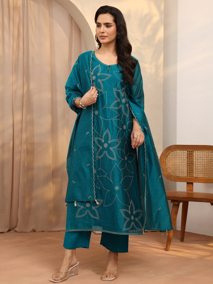 Green Embroidered Silk Blend Straight Suit Set With Dupatta