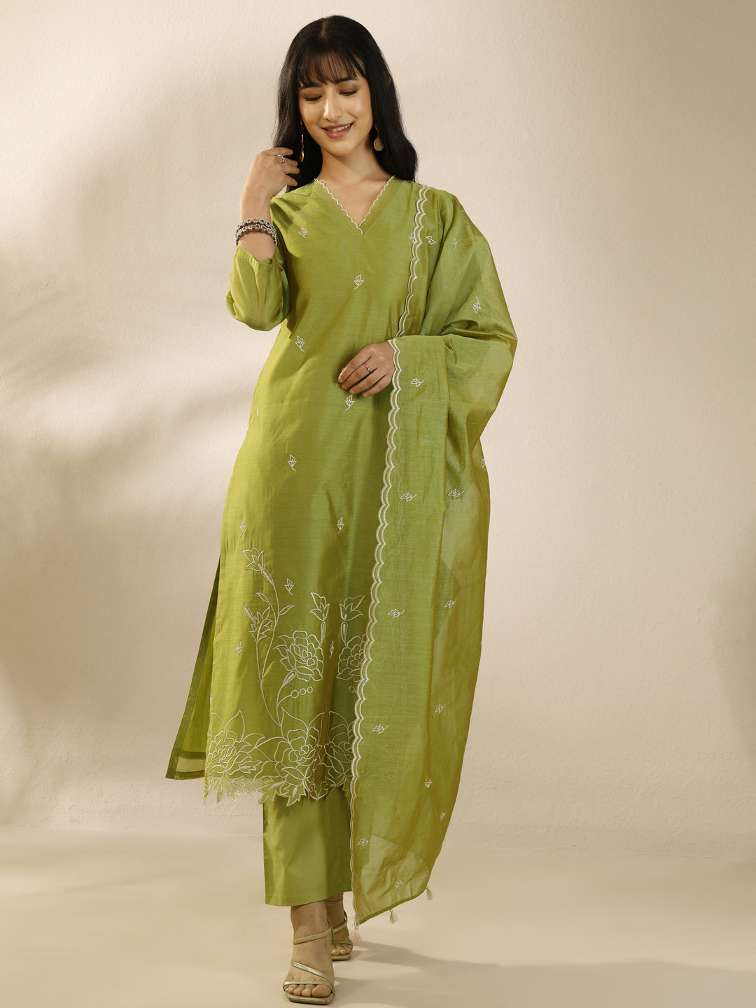 Green Embroidered Silk Blend Straight Suit Set With Dupatta