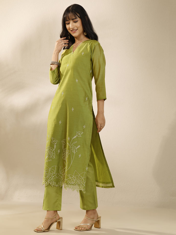 Green Embroidered Silk Blend Straight Suit Set With Dupatta