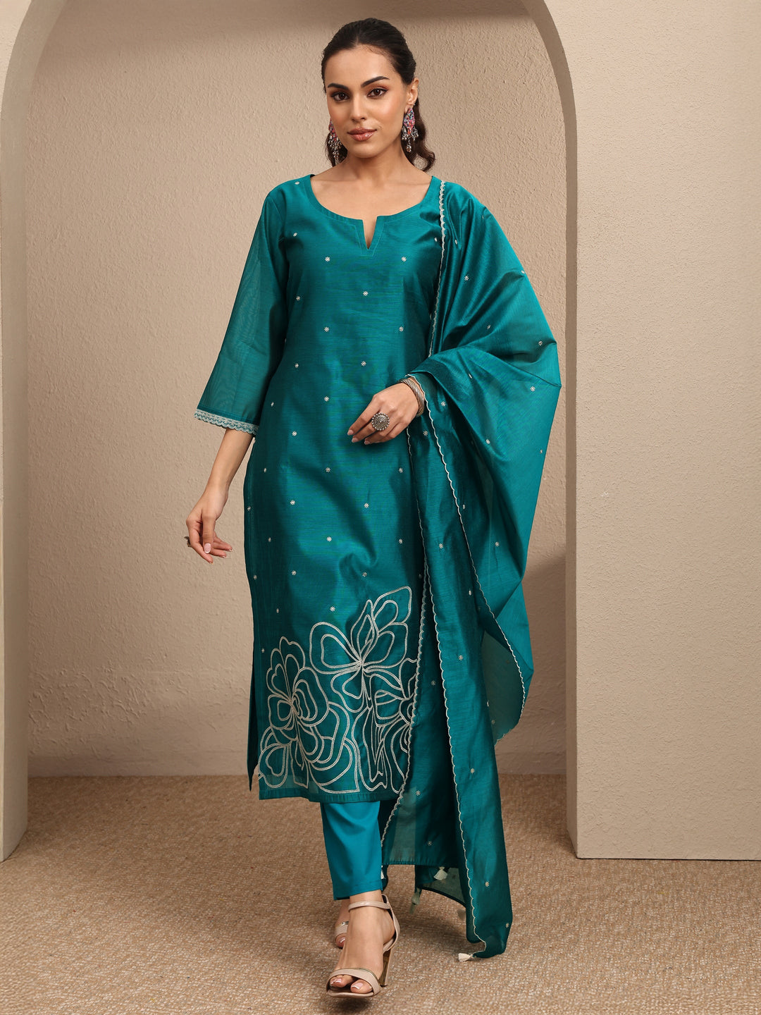 Green Embroidered Silk Blend Straight Suit Set With Dupatta
