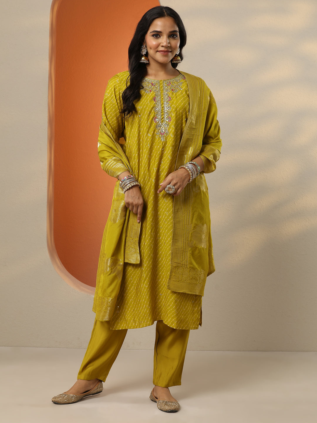 Green Printed Silk blend Straight Suit Set With Dupatta