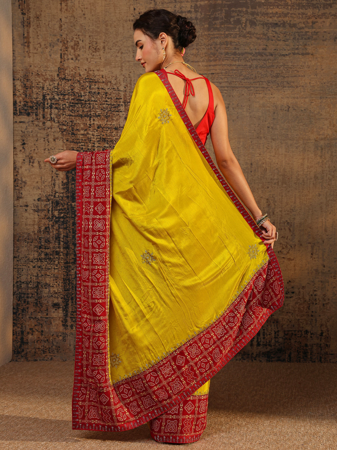 Mustard Bandhani Embellished Silk Blend Saree With Unstitched Blouse Piece