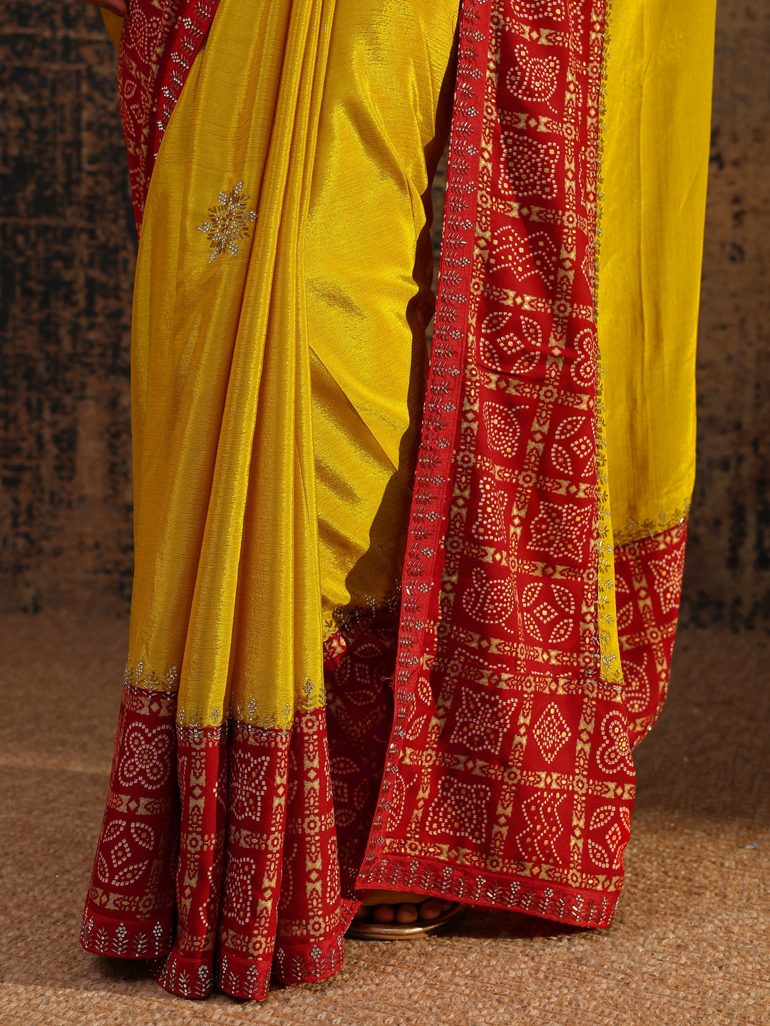 Mustard Bandhani Embellished Silk Blend Saree With Unstitched Blouse Piece