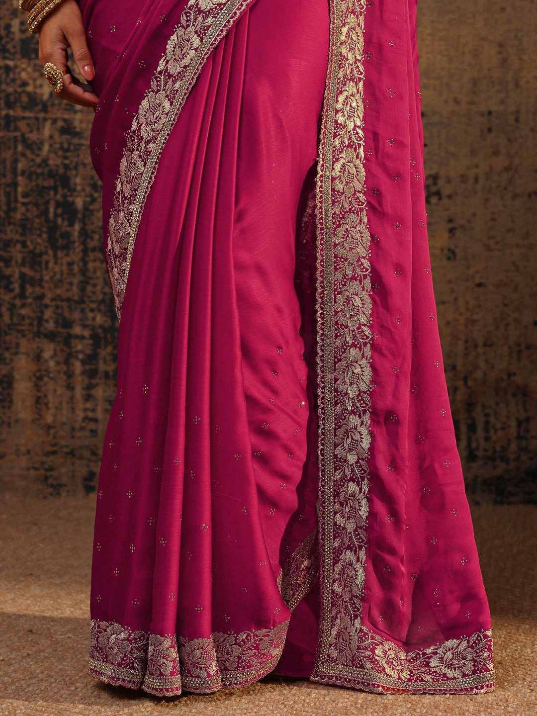 Pink Embellished Silk Blend Saree With Unstitched Blouse Piece
