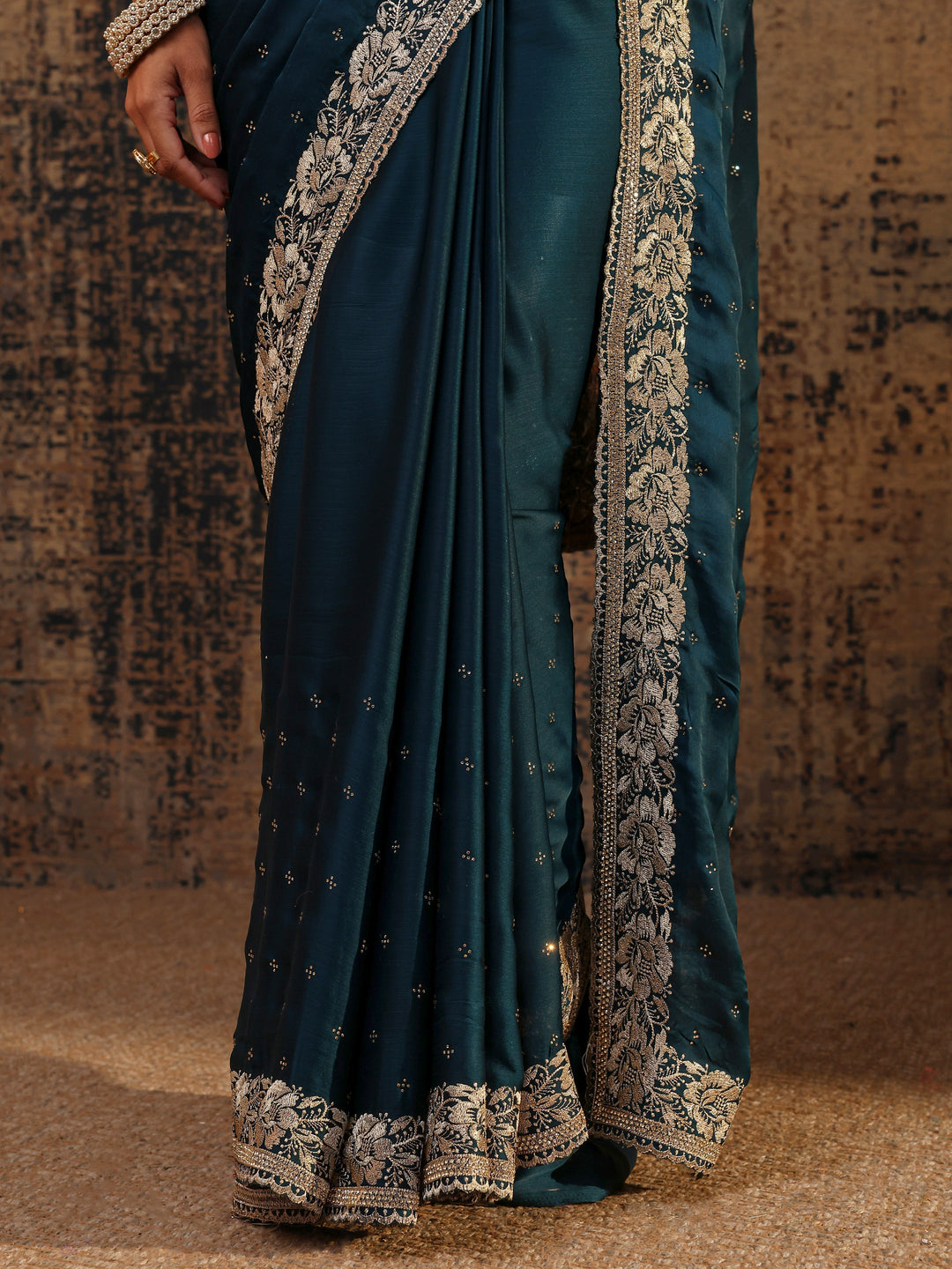 Navy Blue Embellished Silk Blend Saree With Unstitched Blouse Piece