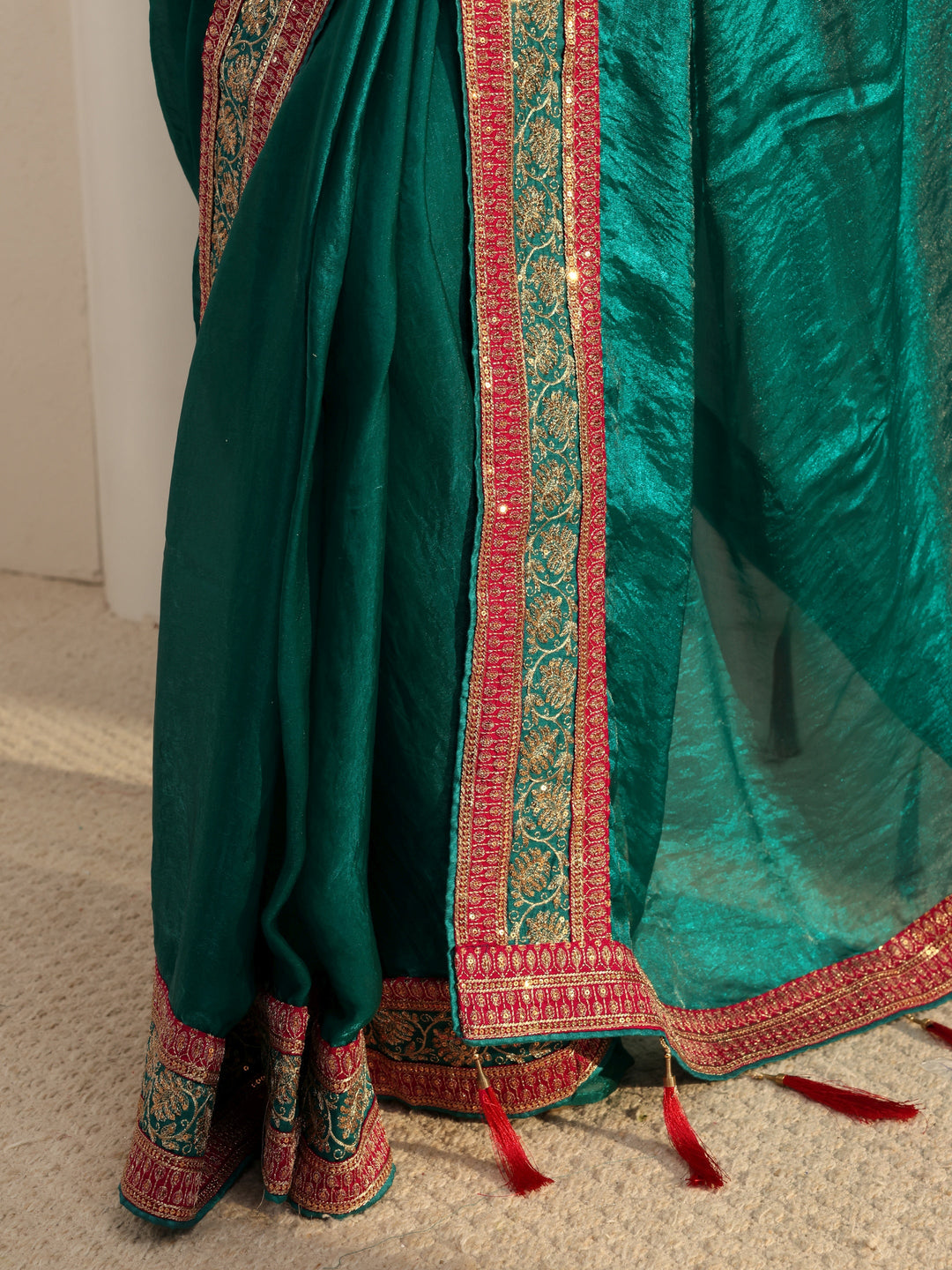 Green Solid Tissue Saree With Unstitched Blouse Piece