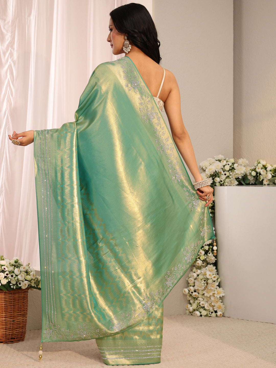Green Embellished Border Silk Blend Saree With Unstitched Blouse Piece