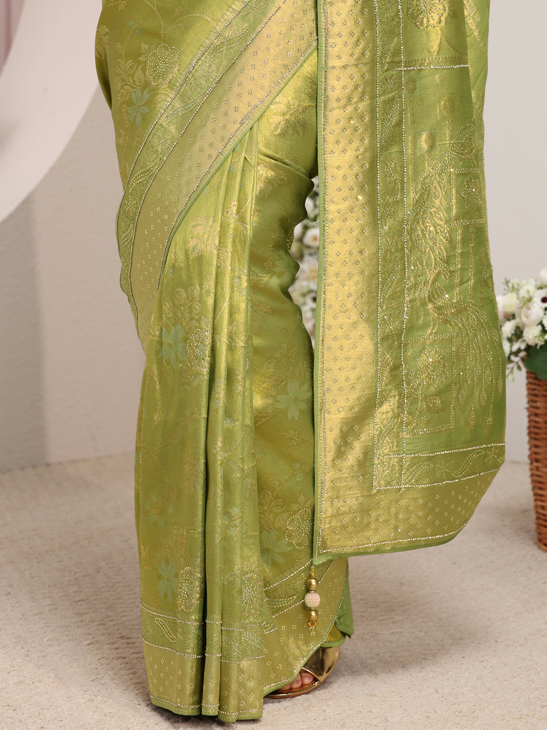 Green Floral Woven Design Silk Blend Saree With Unstitched Blouse Piece