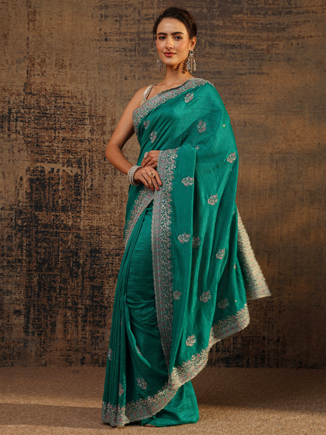 Green Floral Embellished Silk Blend Saree With Unstitched Blouse Piece