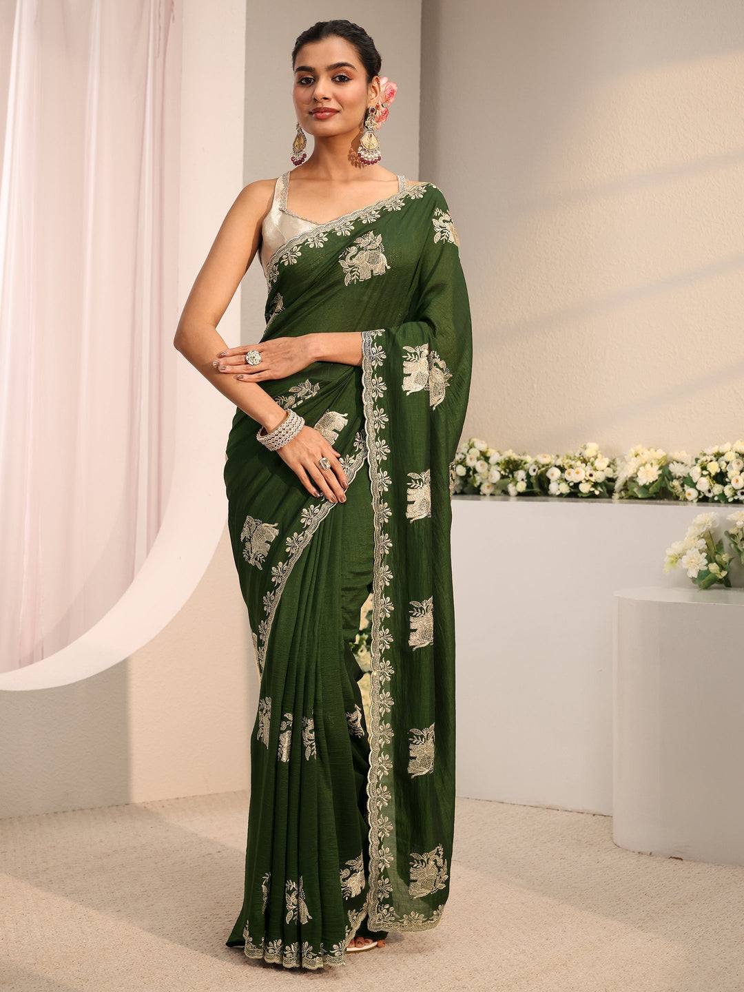 Green Ethnic Embroidered Silk Blend Saree With Unstitched Blouse Piece