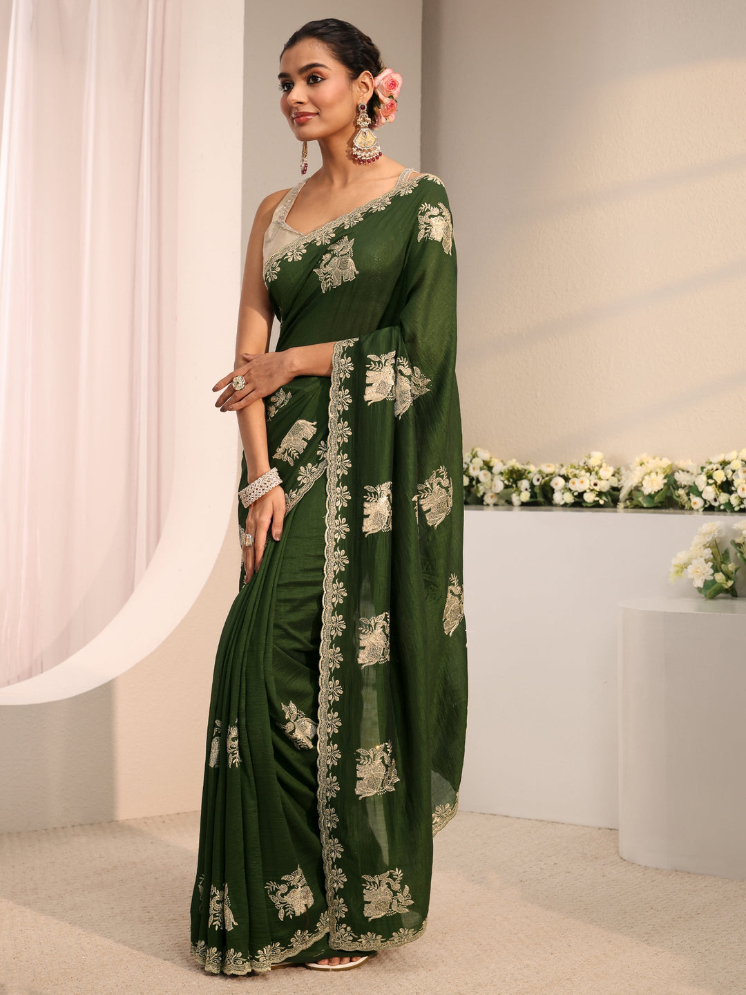 Green Ethnic Embroidered Silk Blend Saree With Unstitched Blouse Piece
