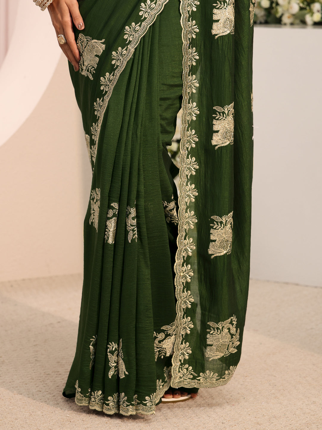Green Ethnic Embroidered Silk Blend Saree With Unstitched Blouse Piece