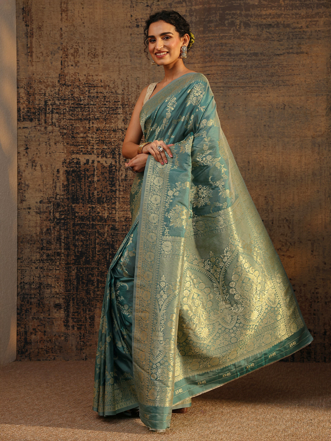 Green Floral Woven Design Silk Blend Saree With Unstitched Blouse Piece