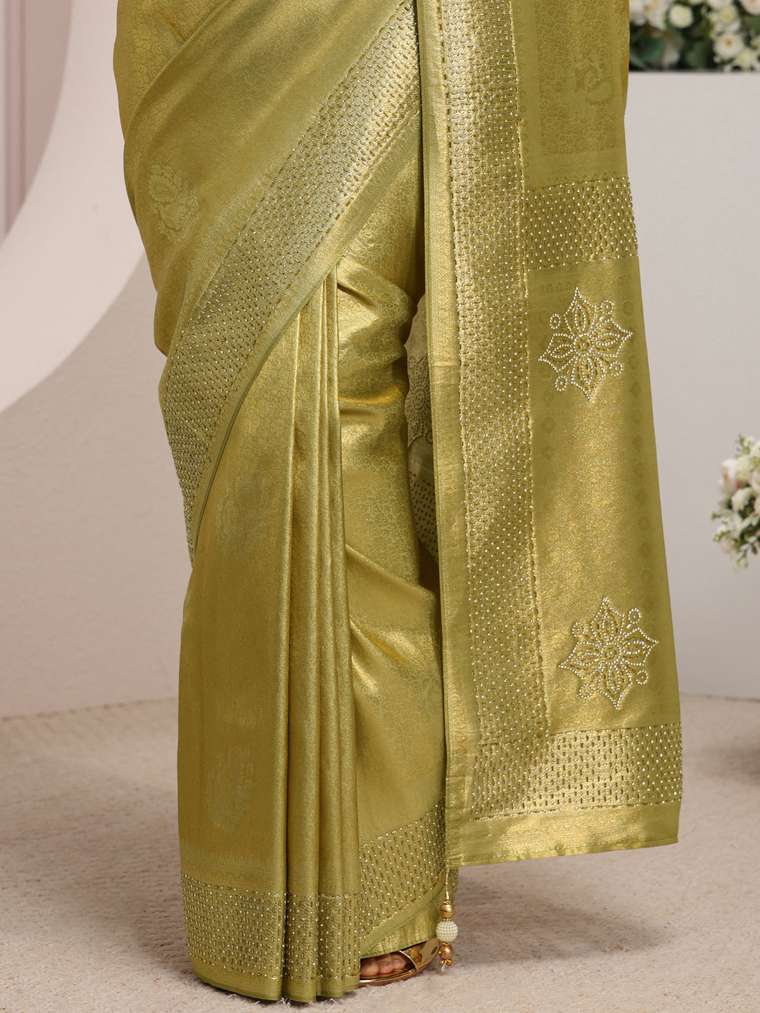 Green Ethnic Woven Design Silk Blend Saree With Unstitched Blouse Piece