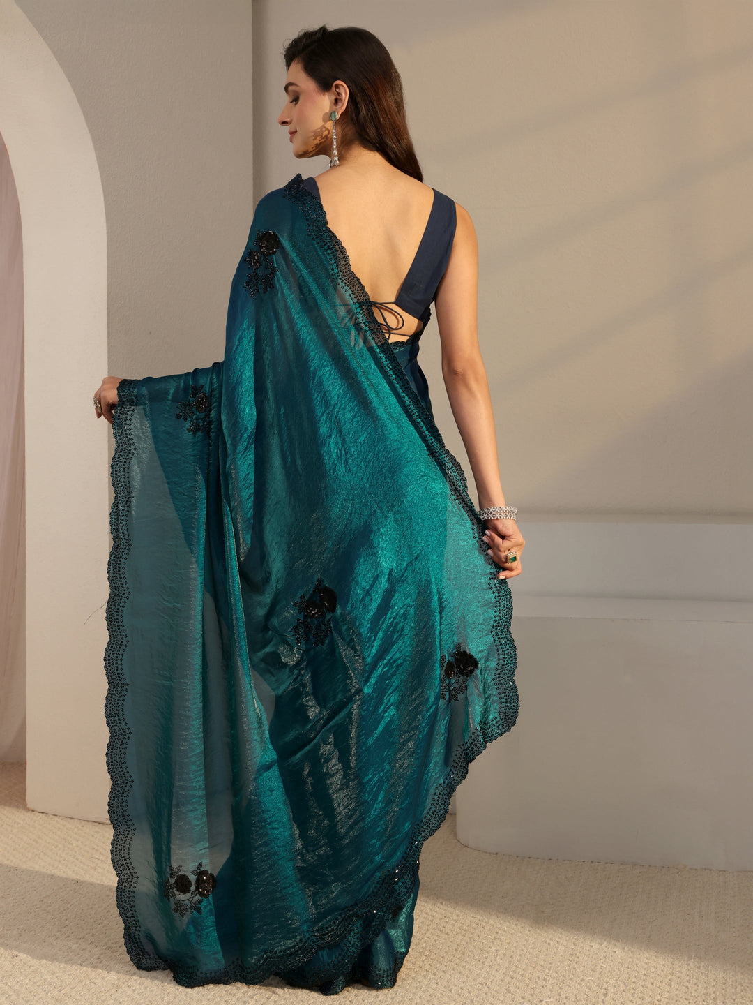 Blue Floral Embellished Organza Saree With Unstitched Blouse Piece