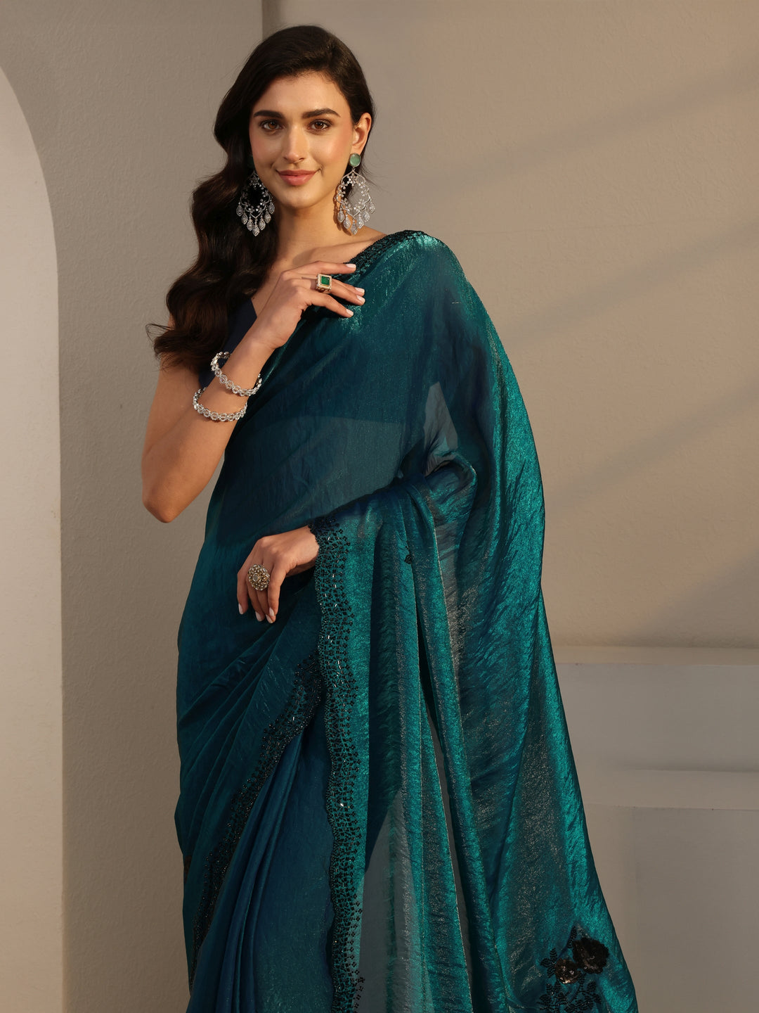 Blue Floral Embellished Organza Saree With Unstitched Blouse Piece