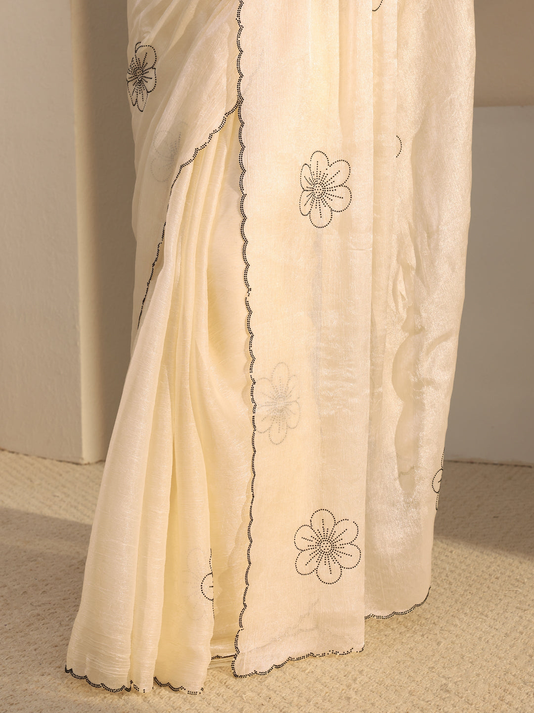 Ivory Floral Embellished Tissue Saree With Unstitched Blouse Piece