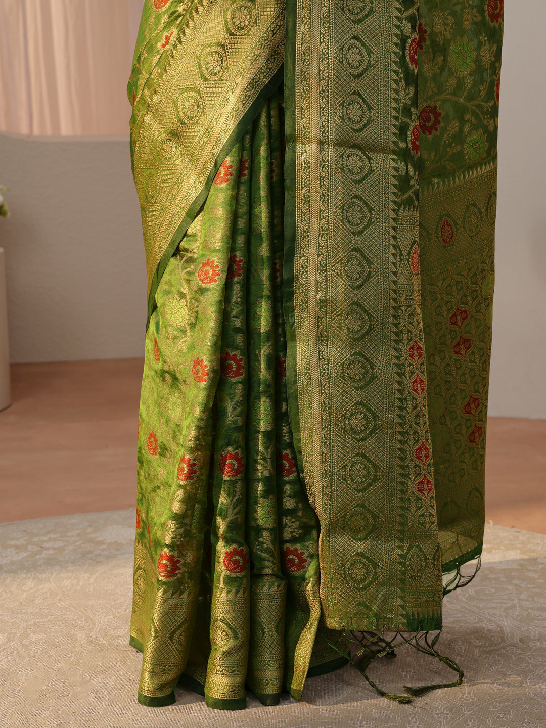 Green Jacquard Woven Design Silk Blend Saree